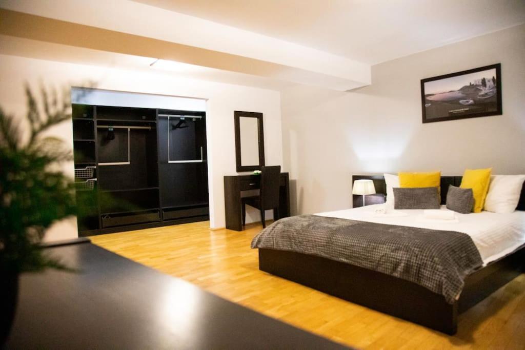 Penthouse 145mp - Living Spatios - 2 Dormitoare Cu Baii Private - Bucatarie Complet Utilata * Mogosoaia