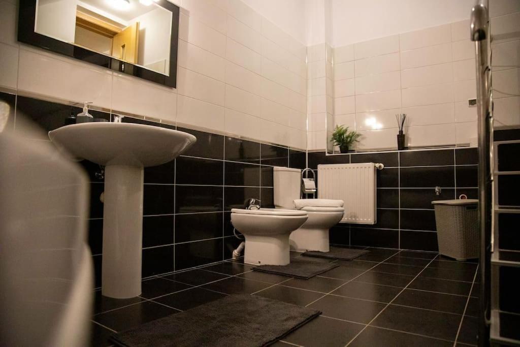 Penthouse 145mp - Living Spatios - 2 Dormitoare Cu Baii Private - Bucatarie Complet Utilata *